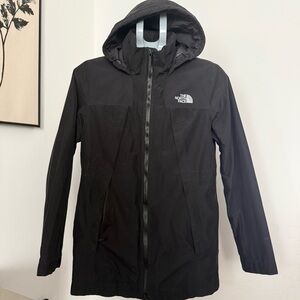 The North Face Women’s Black Ski & Snow
Jacket with Full-Zip Hood Size M